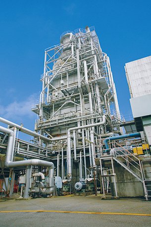 Photo of the gas waste heat boiler at Hokuetsu Corporation's Kanto Mill (Ichikawa).