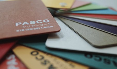 カラフルな特殊繊維ボードのサンプルの写真