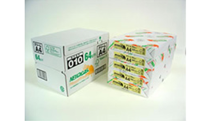 段ボール箱に入ったNEWファインカラーの写真