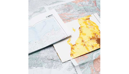 折り目がついている地図、海図の製品サンプル写真