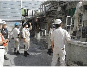 4ラウンド(現状把握、本質追求、対策樹立、目標設定)KYTを実践している様子の写真