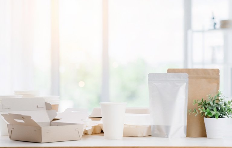 容器、カップ、袋などのリサイクル可能な包材の製品サンプルイメージ写真