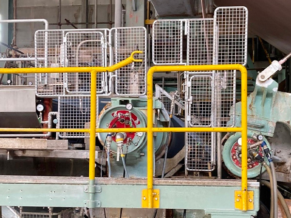 写真:回転体接近作業への取り組み(回転体への安全策設置)